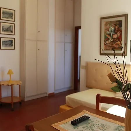 Residenza La Limonaia 아파트호텔 2*