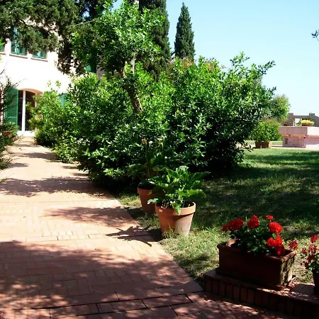 Residenza La Limonaia 아파트호텔 2*